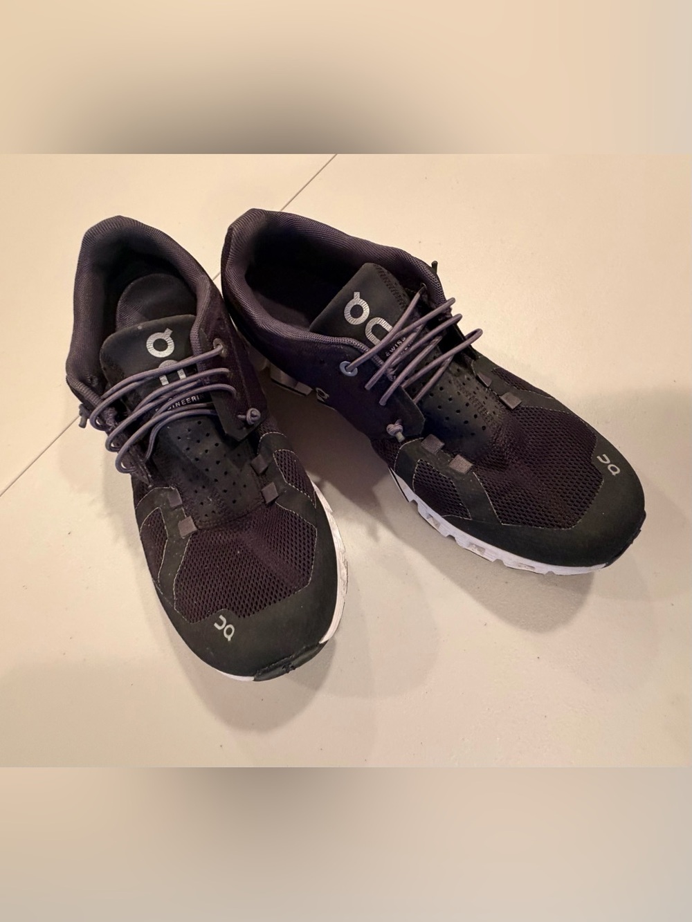 ON | On Cloud Running Cloud 5  sneaker. Size: 8